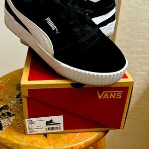 Tennis shoes  Black size 8.5 USA  semi new